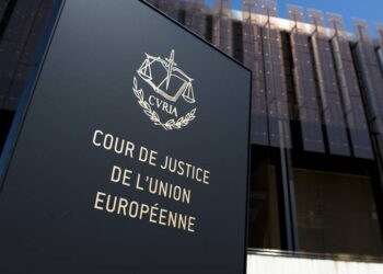 Vânzare la distanță de medicamente fără prescripție: un stat membru poate interzice un serviciu de punere în legătură a farmaciștilor și a clienților pentru vânzarea de medicamente online