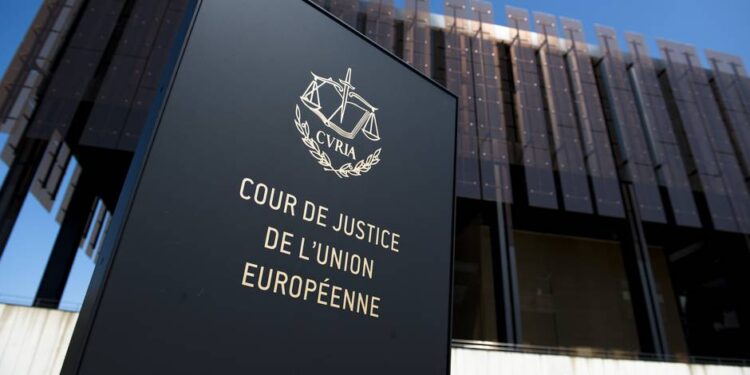 Vânzare la distanță de medicamente fără prescripție: un stat membru poate interzice un serviciu de punere în legătură a farmaciștilor și a clienților pentru vânzarea de medicamente online