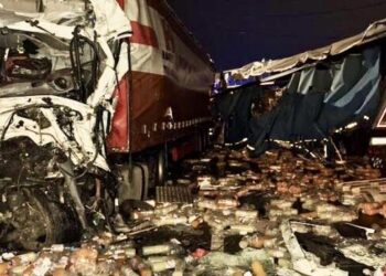Groaznic accident la Tinăud între două tiruri