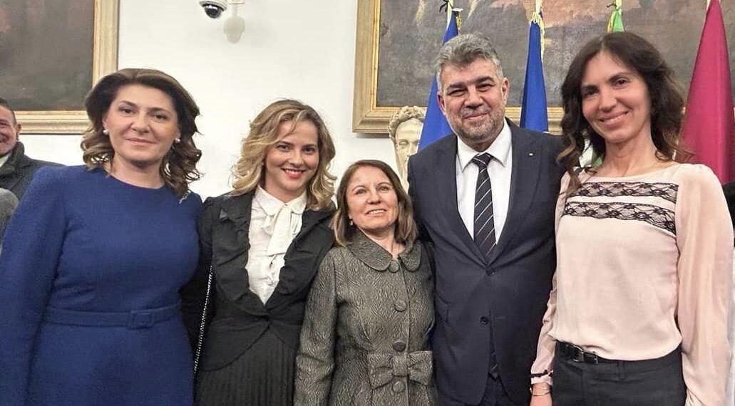 Cine e bihoreanca aflată la întâlnirea românilor din Italia cu premierul Ciolacu. Acesta le-a cerut scuze pentru că „ați fost nevoiți la un moment dat să plecați din țară„