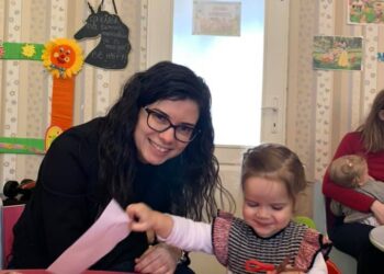 Orădeanca Cristina Avrigeanu deschide cursurile la “Școala părinților de azi”. 4000 de părinți în bănci