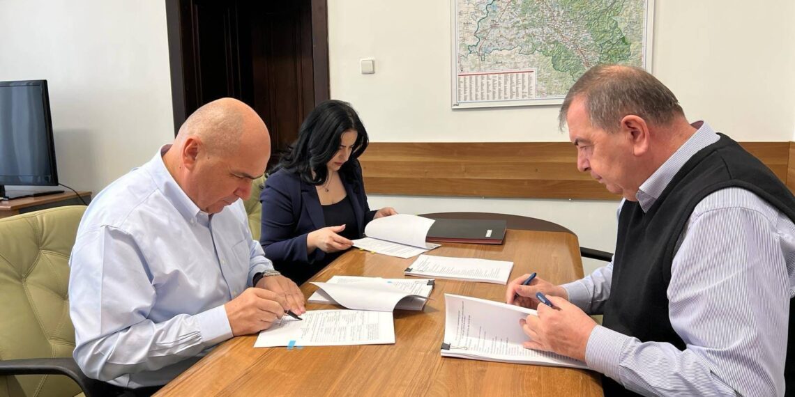 Firma lui Gavrilă Ghilea are 12 luni la dispoziție să schimbe fața bibliotecii. Accesul la carte nu e afectat