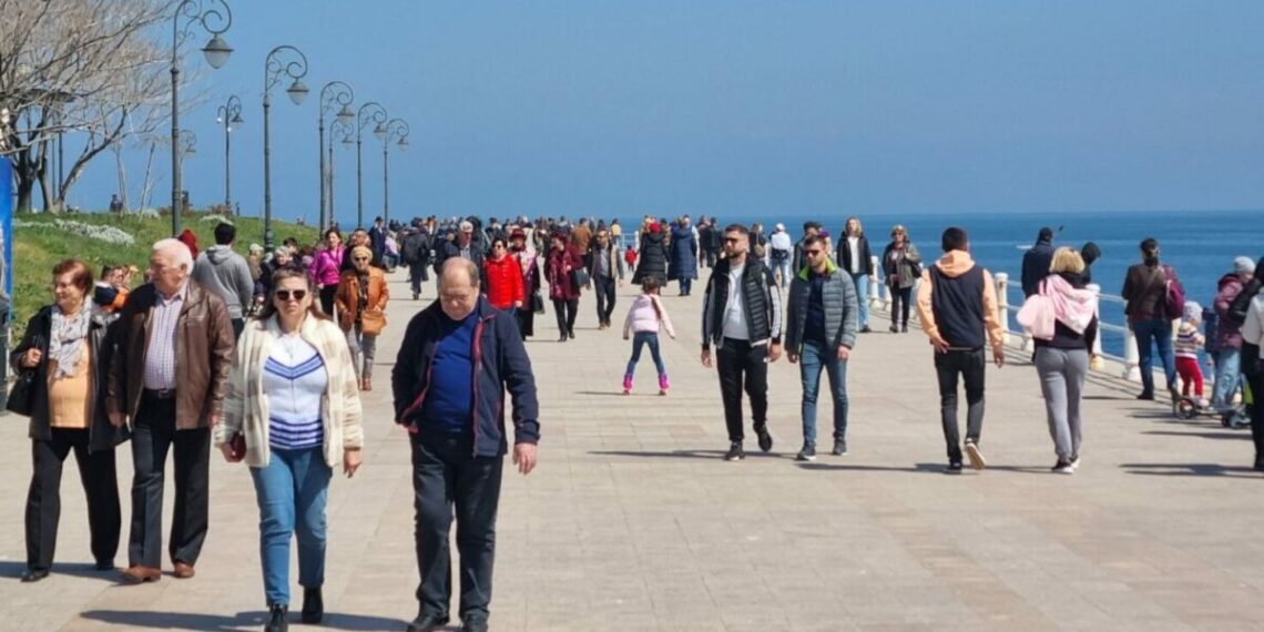 Legea familiei, în programul legislativ al Guvernului pe acest an / Va reglementa „diversitatea formelor de familie”, căsătoria și divorțul, drepturile și responsabilitățile părinților, protecția copiilor