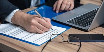 Neexecutarea obligației de a emite dispoziția de restituire a imobilelor preluate în mod abuziv de stat stabilită printr-o hotărâre judecătorească, fapta licită a entității notificate | Jurisprudență ÎCCJ