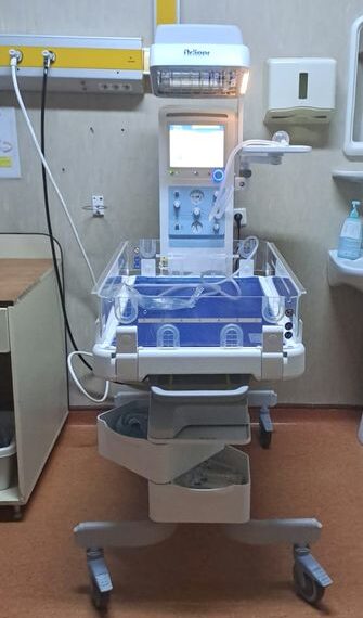 Un incubator pentru micuții care necesită resuscitare în primele clipe de viață, donat Maternități Oradea de Asociației pentru micuțul Noel