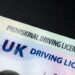 Conducerea pe drumurile publice a unui vehicul de către o persoană care deţine un permis de conducere provizoriu valabil, eliberat de autoritatea competentă din Marea Britanie constituie infracţiunea de conducere a unui vehicul fără permis de conducere în situaţia în care persoana nu are dreptul de a conduce autovehicule în România