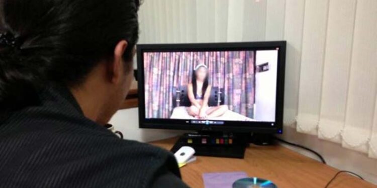 Cei trei bărbați acuzați de trafic de minori, pornografie infantilă și șantaj în fața instanței Curții de Apel Oradea