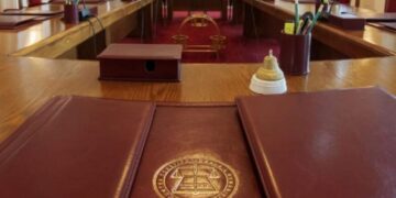 Dispozițiile referitoare la persoanele ce urmează să aibă acces la informațiile clasificate nu reprezintă impedimente de natură să afecteze drepturile și libertățile constituționale