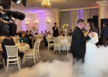 Solista Andrada Tulvan, nuntă cu „higheghe și tobă”, cu grăitor și cu  „cei mai autentici dansatori”
