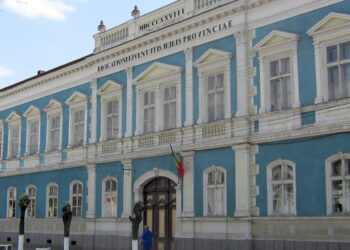 Cum arăta clasa de mate-fizică de la Samuil Vulcan Beiuș, promoția 85, din care a făcut parte și rectorul Abrudan, de la U Transilvania: Marius Moisescu, dublu premiat la națională, Matematică, dr. Călin Moș, olimpicul la mate Horia Ban, Vladimir Martinov, specialist în programare, Silicon Valley, dr. Felix Lerințiu, anatomo-patolog, Franța…