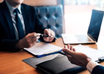 Acțiune în constatare: imobil dobândit în temeiul unui act de adjudecare, drept de proprietate înscris în CF în favoarea unui terț | Jurisprudență ÎCCJ