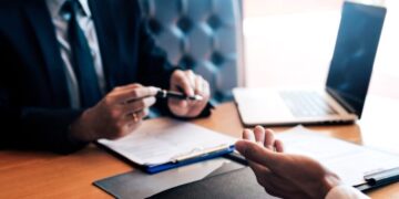 Acțiune în constatare: imobil dobândit în temeiul unui act de adjudecare, drept de proprietate înscris în CF în favoarea unui terț | Jurisprudență ÎCCJ