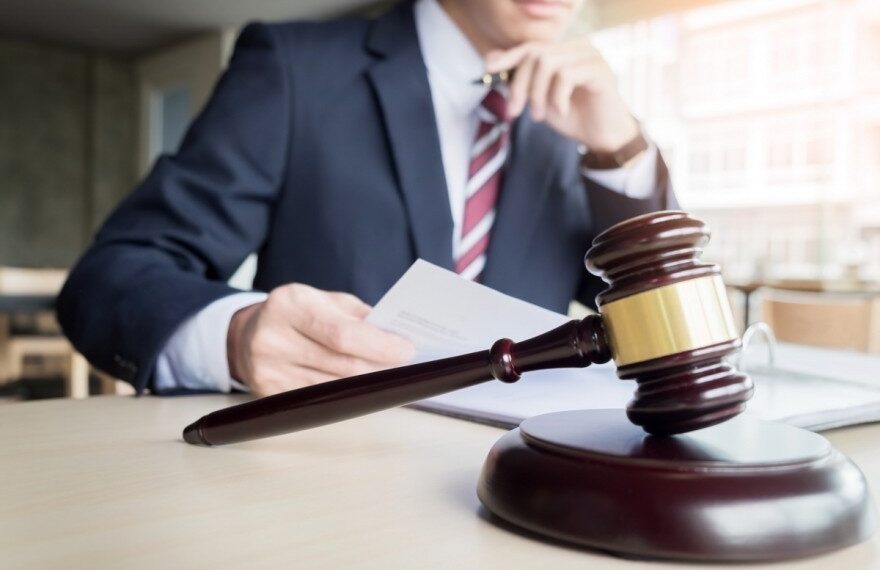 Posibilitatea executorului judecătoresc de a proceda la actualizarea în funcţie de rata inflaţiei a valorii obligaţiei cuprinse în titlul executoriu ce a fost stabilită în euro | Jurisprudență ÎCCJ