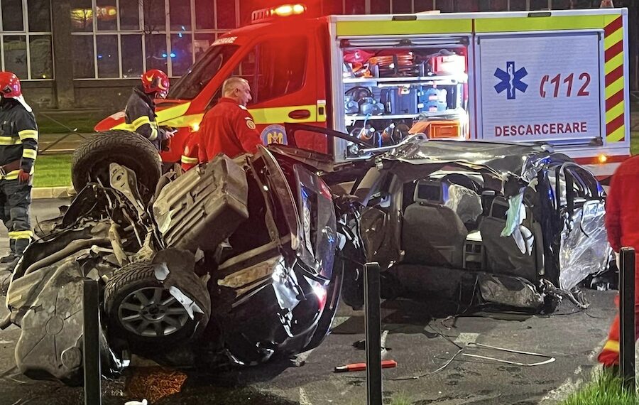 Atutoturism rupt în două pe Cantemir în urma unui impact violent