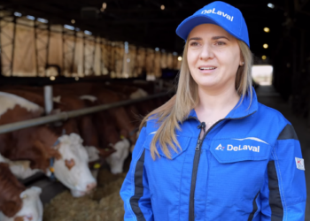 Anamaria Țepele, tânara care conduce o fermă în Vadu Crișului unde roboții sunt puși la treabă. E prima fermă din Bihor care are dreptul de utilizare a mențiunii „produs montan”