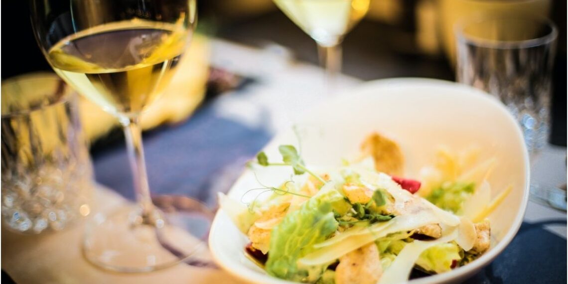 Produsul pe care restaurantele, barurile sunt obligate să-l ofere gratuit clienților. Care e scopul legii