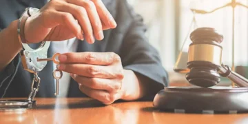 Recunoaşterea pe cale incidentală a unei hotărâri judecătoreşti străine în cadrul unei cereri de reabilitare | Practică neunitară