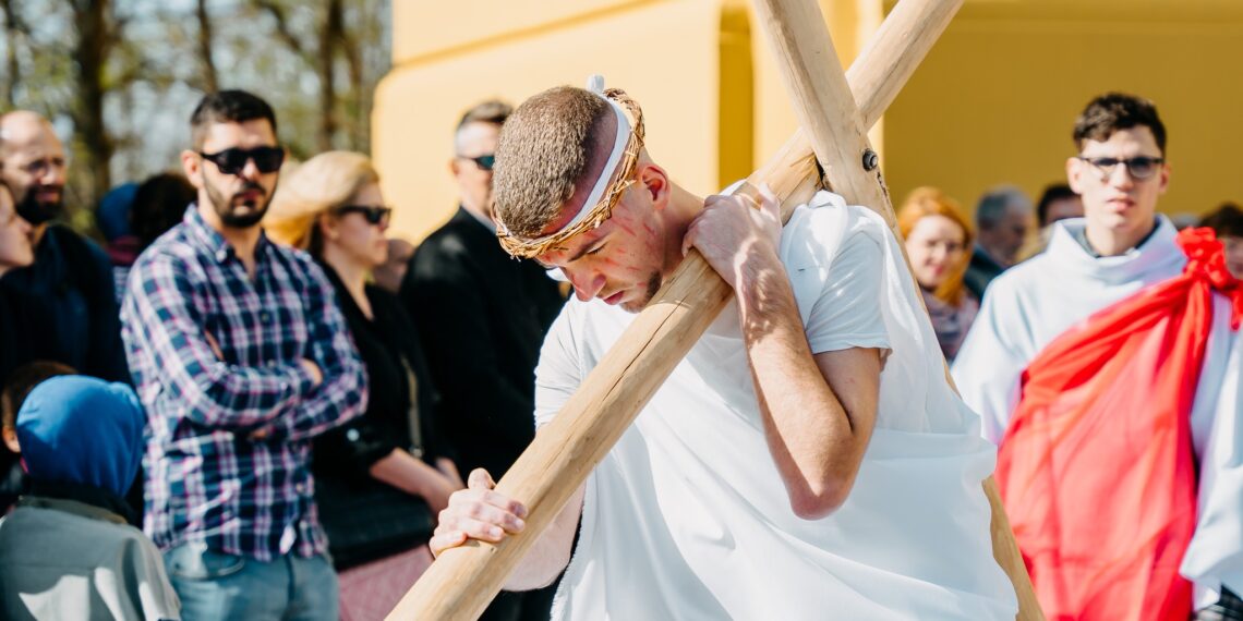 Calea Crucii la Palatul Baroc