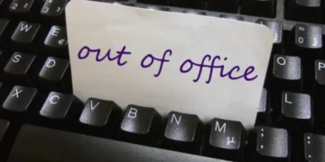 Reprezintă discriminare aplicarea neunitară a prevederilor legale referitoare la acordarea concediului de risc maternal în cazul avocatelor