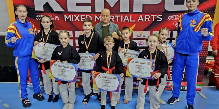 Viitoare doctoriță, Denisa Andrada Cotuț, campioană națională la semi-kempo, antrenoare de succes