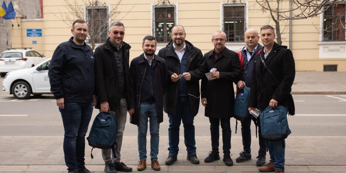 Cui îi e frică de USR. Primăria Oradea refuză instalarea unui cort, iar Primăria Beiuș oferirea unui mărțișor