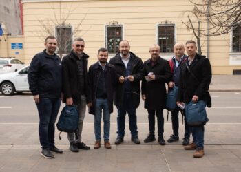 Cui îi e frică de USR. Primăria Oradea refuză instalarea unui cort, iar Primăria Beiuș oferirea unui mărțișor