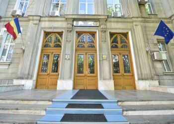 Control judiciar pentru directorul ASSMB și pentru directorul unui spital pentru luare și dare de mită