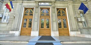 Control judiciar pentru directorul ASSMB și pentru directorul unui spital pentru  luare și dare de mită