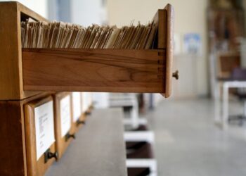 Regimul juridic aplicabil prescripţiei dreptului de a obţine executarea silită a ipotecii este guvernat de normele de drept substanţial în vigoare la momentul naşterii dreptului creditorului ipotecar | Jurisprudență ÎCCJ