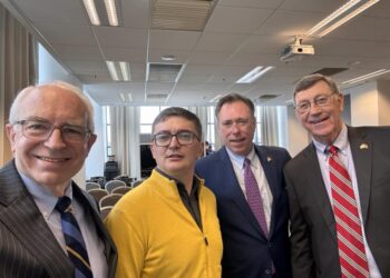 Judecătorul Jeff Moseley, Dan Hunter – ministrul adjunct al agriculturii din Texas, și Rick Rhodes, coordonator la Texas Rural Funders au explicat la Universitatea Emanuel cum a ajuns Texas-ul lider în rândul statelor cu cele mai multe companii din Fortune 500