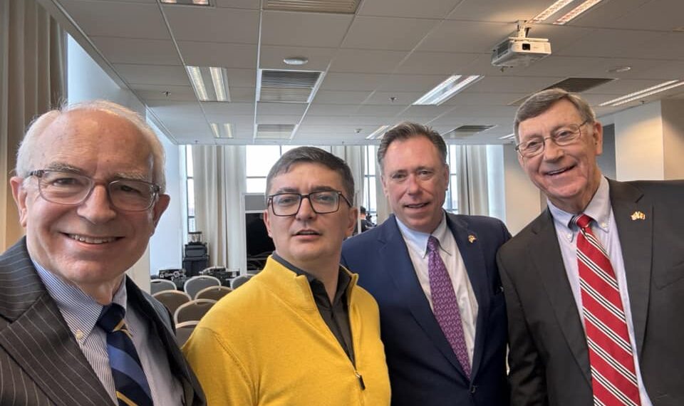 Judecătorul Jeff Moseley, Dan Hunter – ministrul adjunct al agriculturii din Texas, și Rick Rhodes, coordonator la Texas Rural Funders au explicat la Universitatea Emanuel cum a ajuns Texas-ul lider în rândul statelor cu cele mai multe companii din Fortune 500