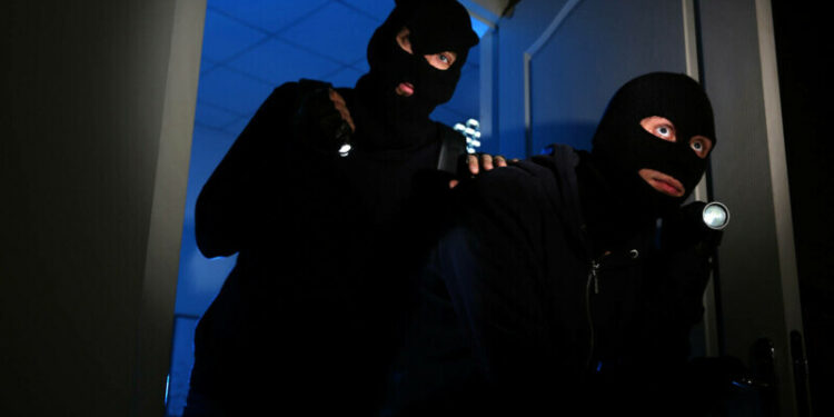 Mihai Ștefan Zsoldos, șeful unei grupării de hoți, care a terorizat Clujul, a cerut să iasă din pușcărie. Are 17 ani și 6 luni de executat. Avea iubită o avocată și a spart casa unei judecătoare