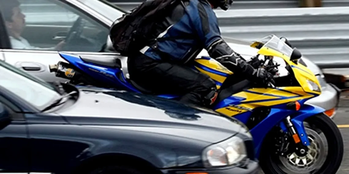 CCR a decis: permisele de conducere eliberate pentru categoria B sunt valabile pentru motociclete cu condiția ca deținătorii permiselor să aibă vârsta minimă de 24 de ani împliniți și permisul categoria B obținut cu cel puțin doi ani în urmă