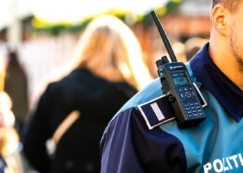 Polițist arestat preventiv după ce ar fi întreținut relații sexuale în mod repetat cu două minore