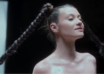 Prezența celei mai controversate artiste, Erika Isac, la balul bobolicilor , la Oradea, crează îngrijorare în rândul părinților