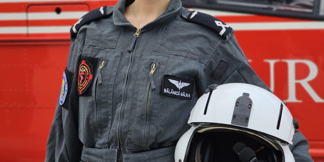 Șefa de promoție pe locurile dedicate MAI zboară, la 23 de ani, pe o aeronavă SMURD