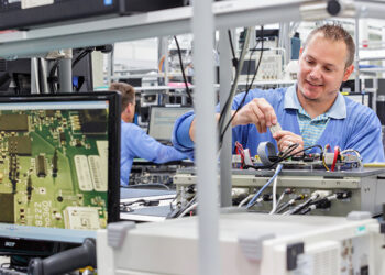Americanii care produc electronice pentru apărare și domeniul aerospațial caută 140 de angajați în Oradea