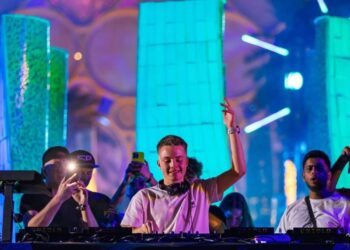 Puștiul de 17 ani din Oradea care a mixat la Untold Dubai.Raul este elev la Liceul Internațional Agora din Oradea