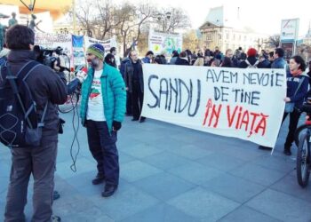 Alexandru Popescu, bihoreanul care a străbătut 3000 km pe jos protestând pentru Roșia Montana: Mă bucur că protestul meu nu a fost în zadar și nu am stricat trei perechi de încălțări degeaba pe cei 3000 de kilometri pe care i-am mers pe jos!