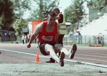 Cine e performerul care îi va ajuta pe micii fobaliști din Academia FC Bihor să devină atleți