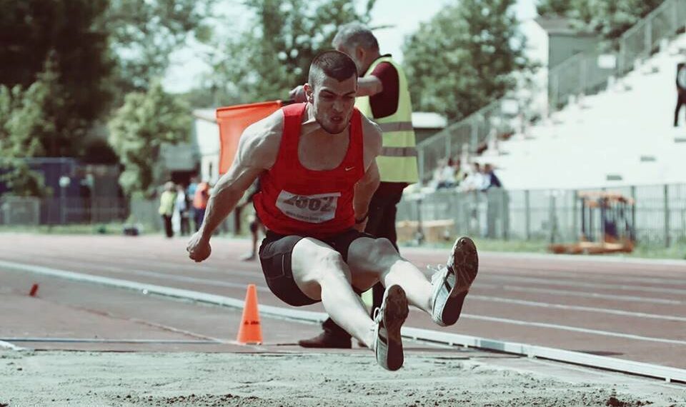 Cine e performerul care îi va ajuta pe micii fobaliști din Academia FC Bihor să devină atleți