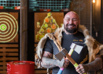 Sandu Lungu joacă propriul rol în Regatul lui Iuda alături de o actriță cunoscută și la Hollywood. În trecut chemat să joacă într-un fim al fratelui lui Gérard Depardieu