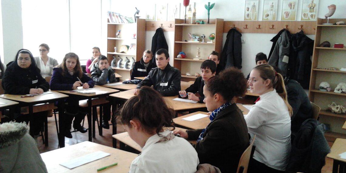 295. 128 lei pentru dotarea cu laboratoare inteligente a Liceului Tehnologic Horea Marghita