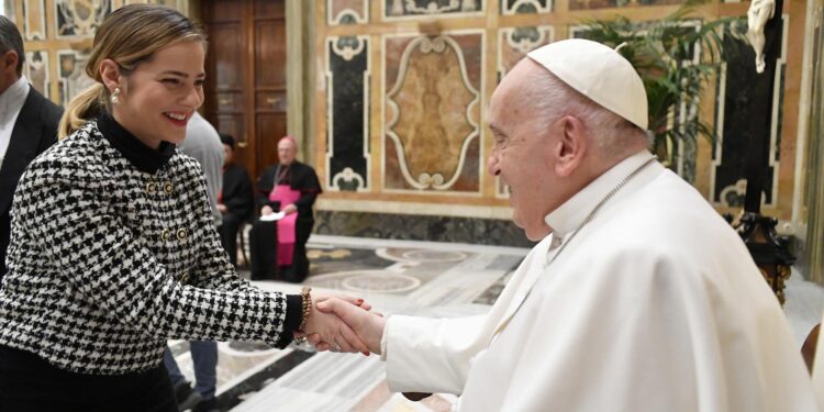 Șteianca Alina-Maria Balaj, în audiență privată la Papa Francisc: Am așteptat ceva această întâlnire unică