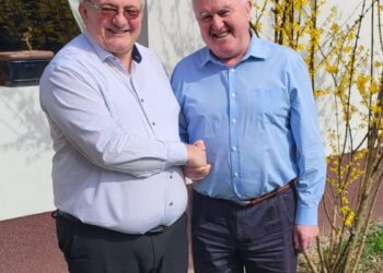 Doctorul Nicolae Suciu și dr. Florian Bodog, manevre în avion pentru a ajuta un parlamentar să respire