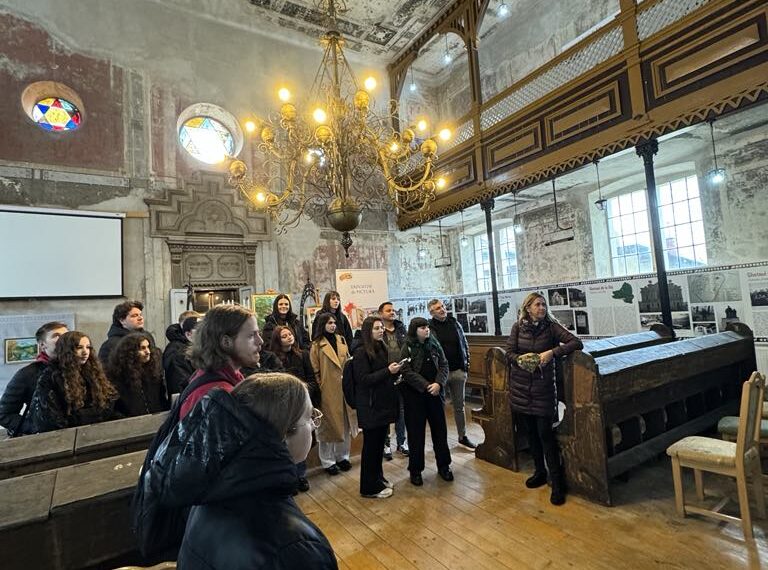 Cursuri de teren pentru studenții de la Științe Politice Oradea