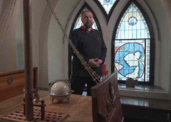 Cel mai titrat jurnalist orădean, Cristian Tabără spune „istoriile unor români care au lăsat o moştenire importantă lumii”