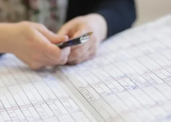 Procuroare și judecător au dat în judecată o școală pentru că fiul lor a primit nota 1