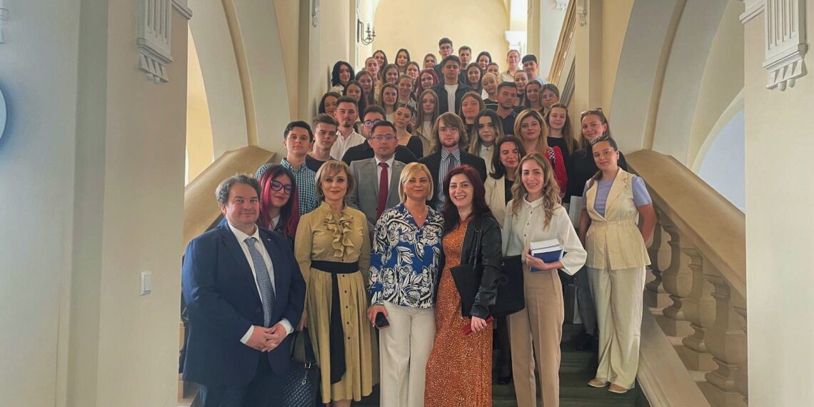 Din sala de curs în sala instanței de judecată | Procesul simulat de divorț care i-a avut ca protagoniști pe studenții Facultății de Drept