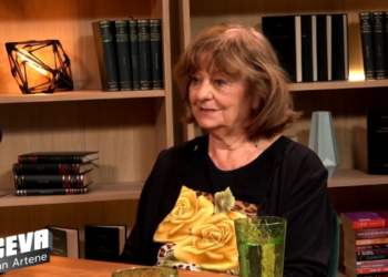 Tatăl Anei Blandiana a slujit la Biserica cu Lună, la Catedrala din Oradea.„Când predica, veneau oameni și din alte locuri și nu încăpeau în biserică„